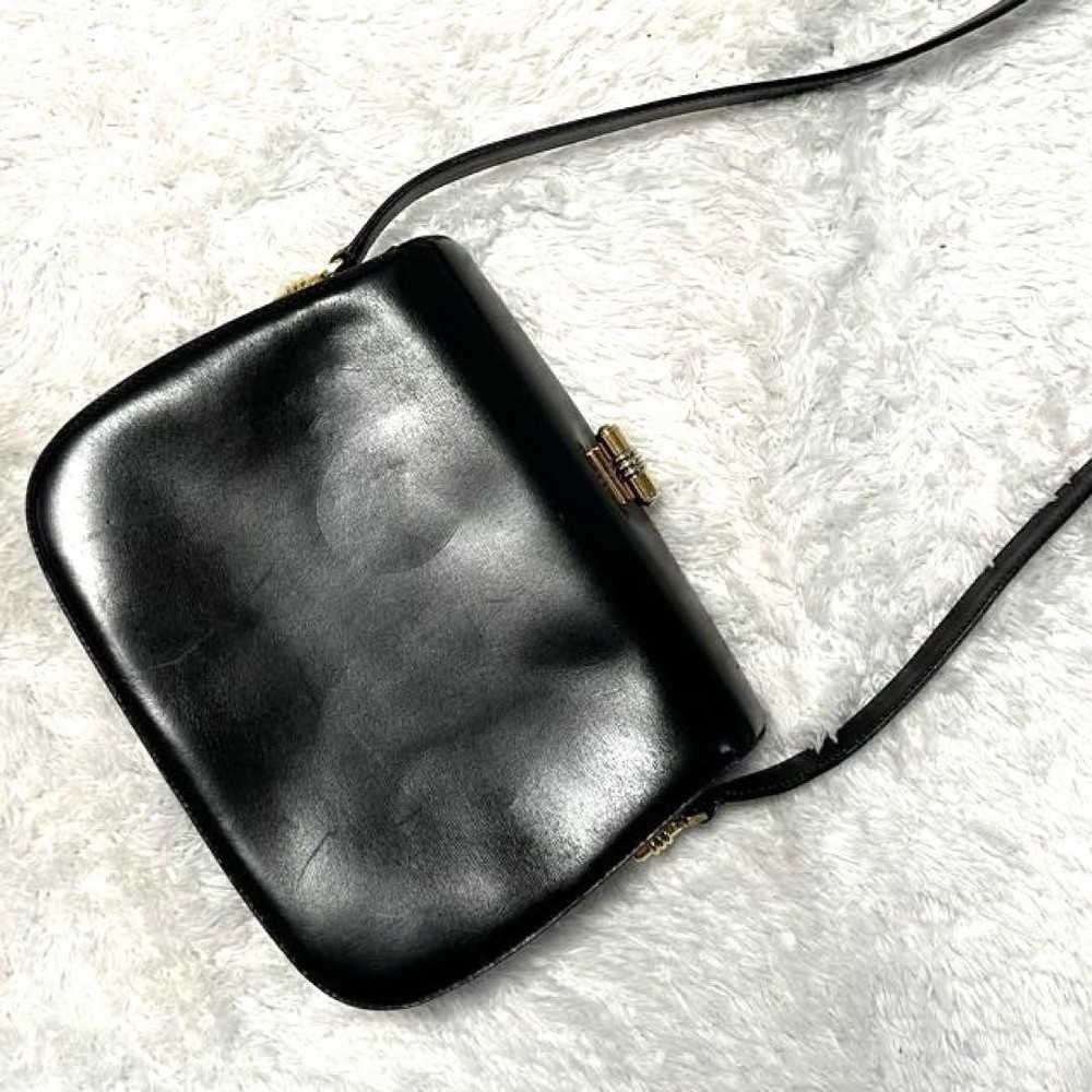 Super rare Gucci black GG leather shoulder bag with turn lock hardware