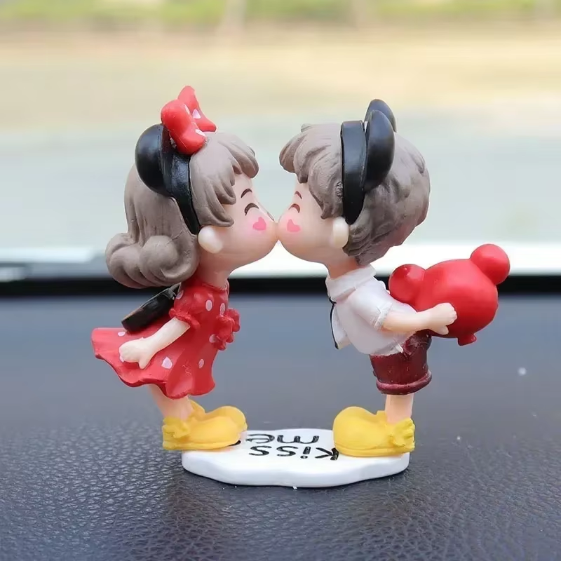 Cute Resin Couple Balloon Figurine for Car or Home Decor
