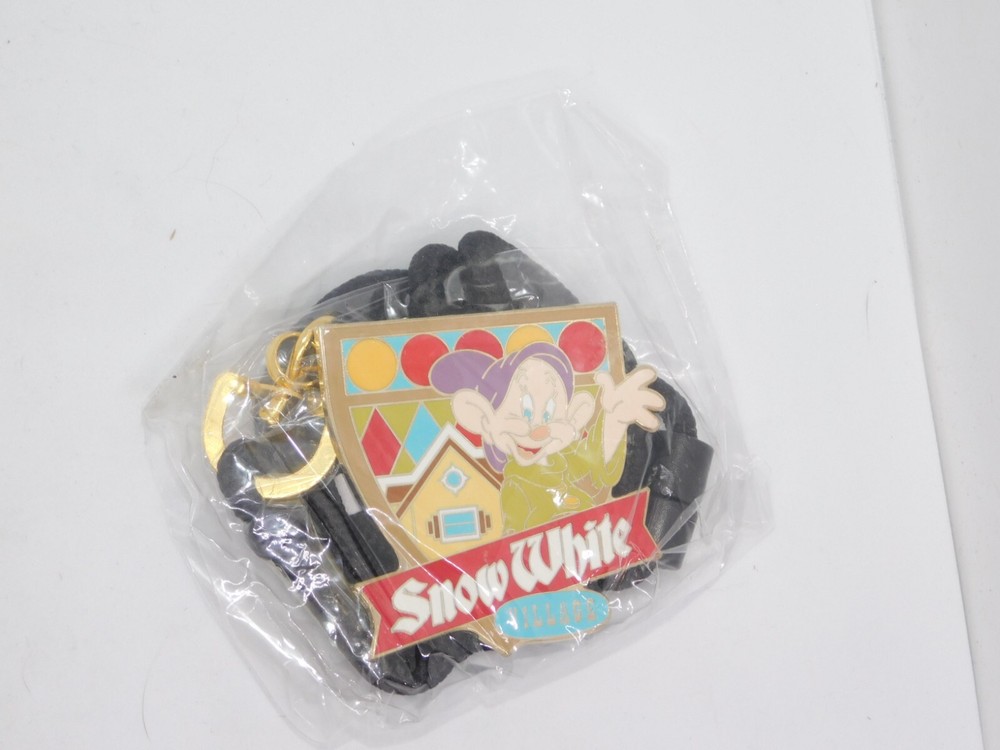 Disney Cast Member Exclusive Snow White Village Dopey Bolo Lanyard for DLR WDW