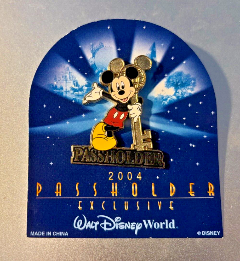 Disney Passholder Exclusive 2004 WDW Mickey Mouse Key Collectible Pin  