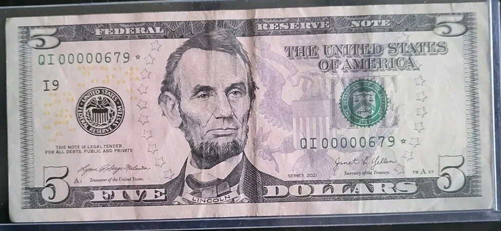 QI 00000679 * 2021 Series $5 Dollar Star/Replacement Note 1st Run