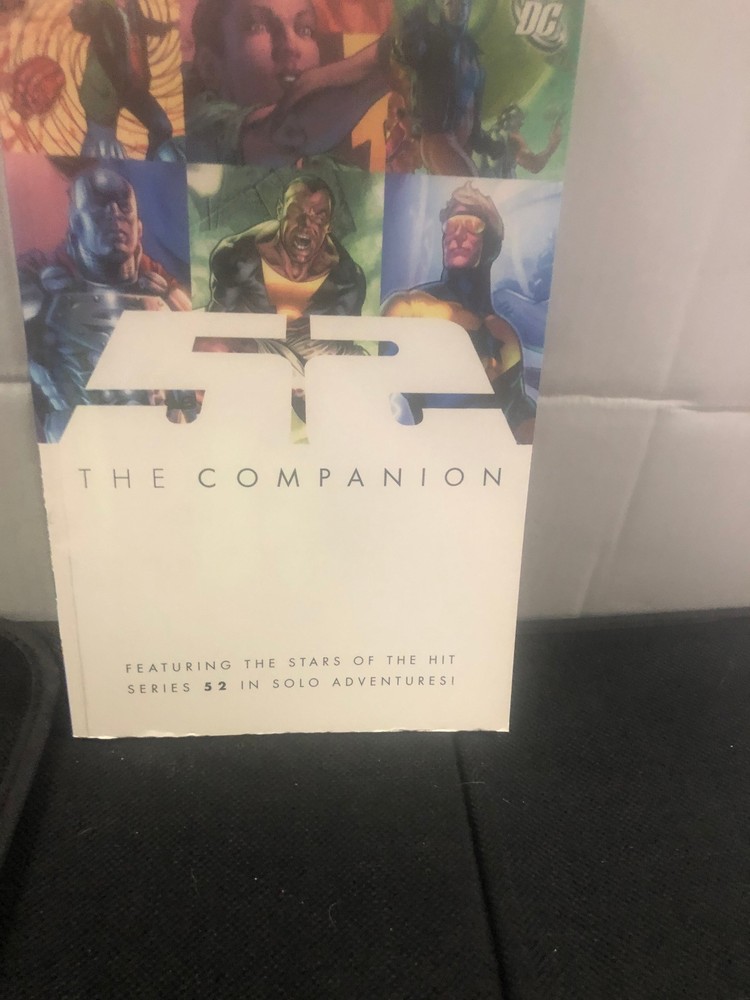 One Of Us Comics DC COMICS 52 THE COMPANION (2007)