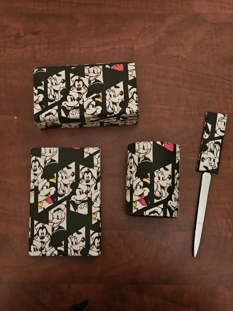 Vintage Walt Disney Mickey Mouse Minnie Daffy Duck Goofy Pluto  4 Piece Desk Set