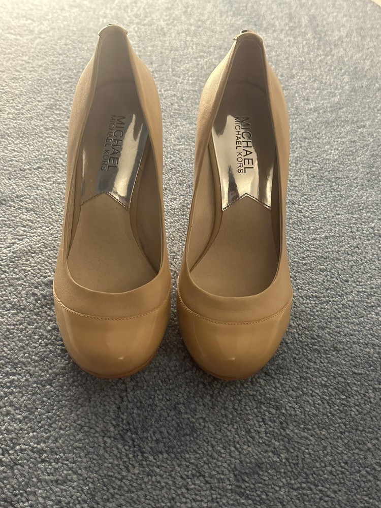 Michael Kors Beige Patent Leather High Heels for Women Size 5 Elegant Chic Style