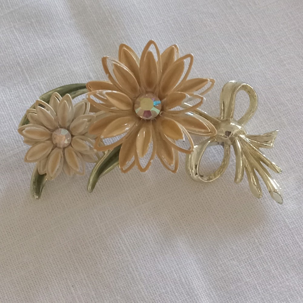 Vintage Brooch Enamel Daisy & AB Rhinestone Goldtone 3