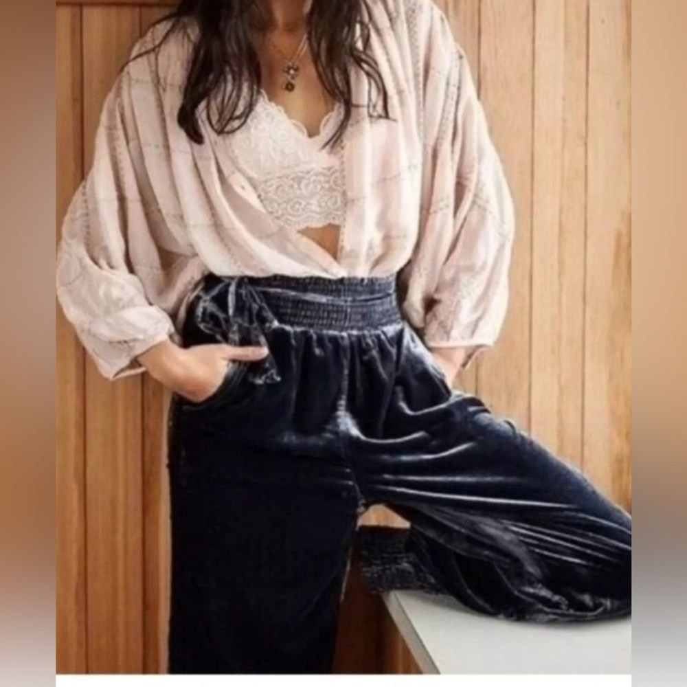 Anthropologie Gloria Blue Crushed velvet smocked joggers with waist tie size XS