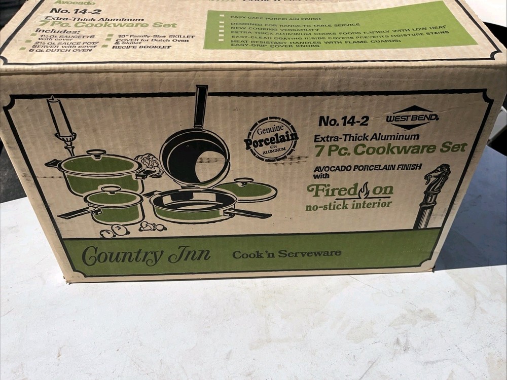 Retro 7-Piece Avocado Green West Bend Cook’n Serveware Set No.14-2