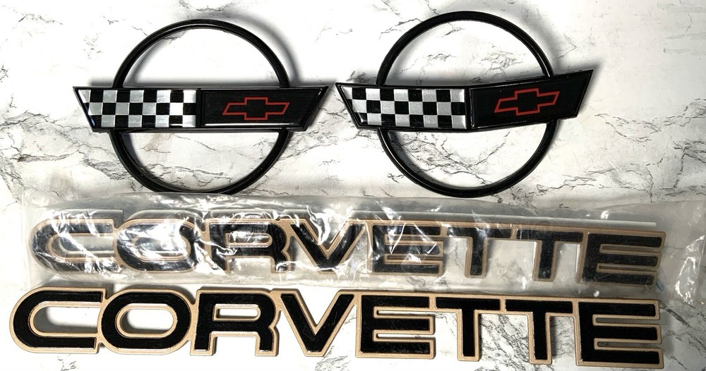 2PC Black Front Nose Hood Rear Gas Lid Cross Flags Emblem 1984-1996 C4 Corvette