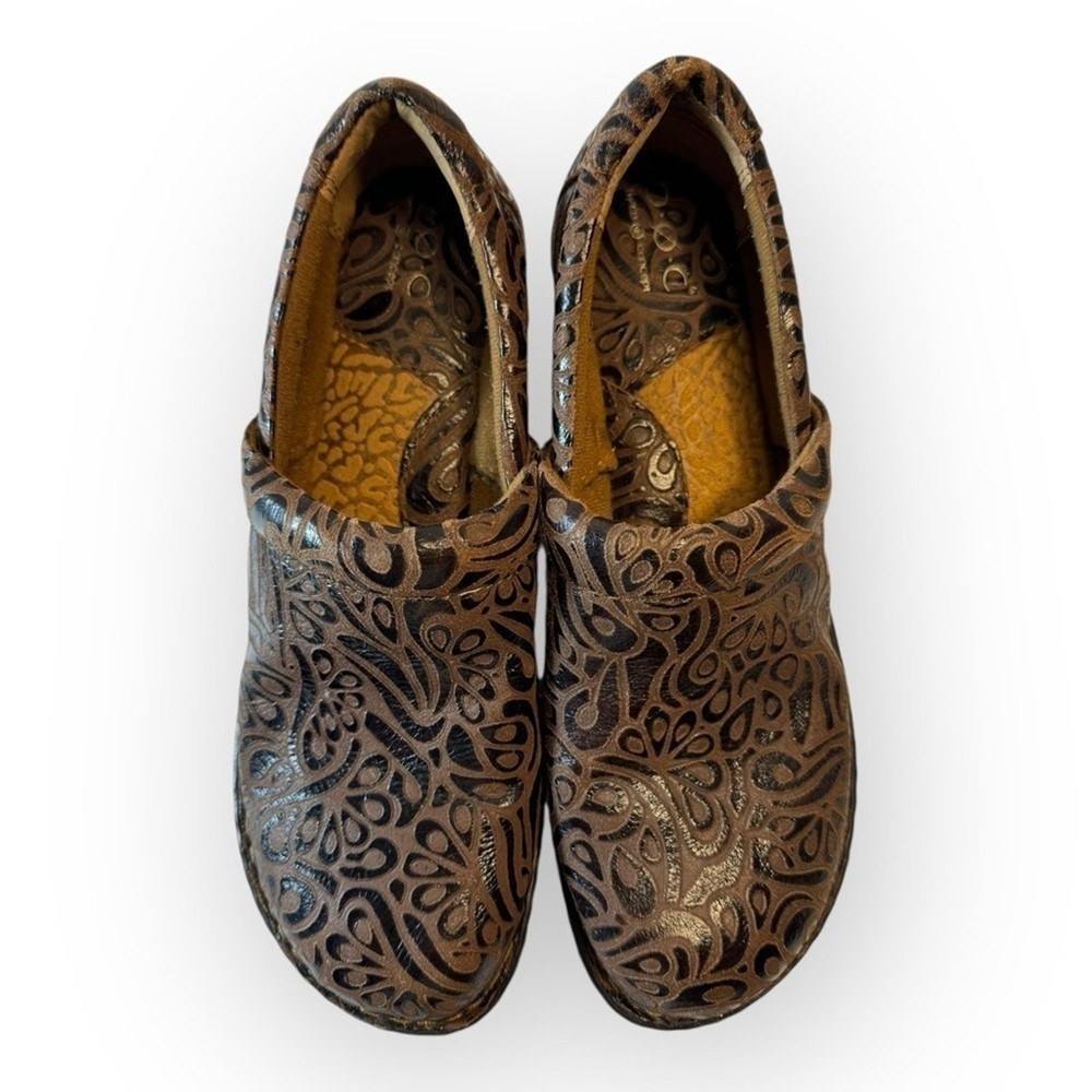 BOC Born on Concepts Brown Leather Peggy Slip On Embossed Clog Size 10M Clog