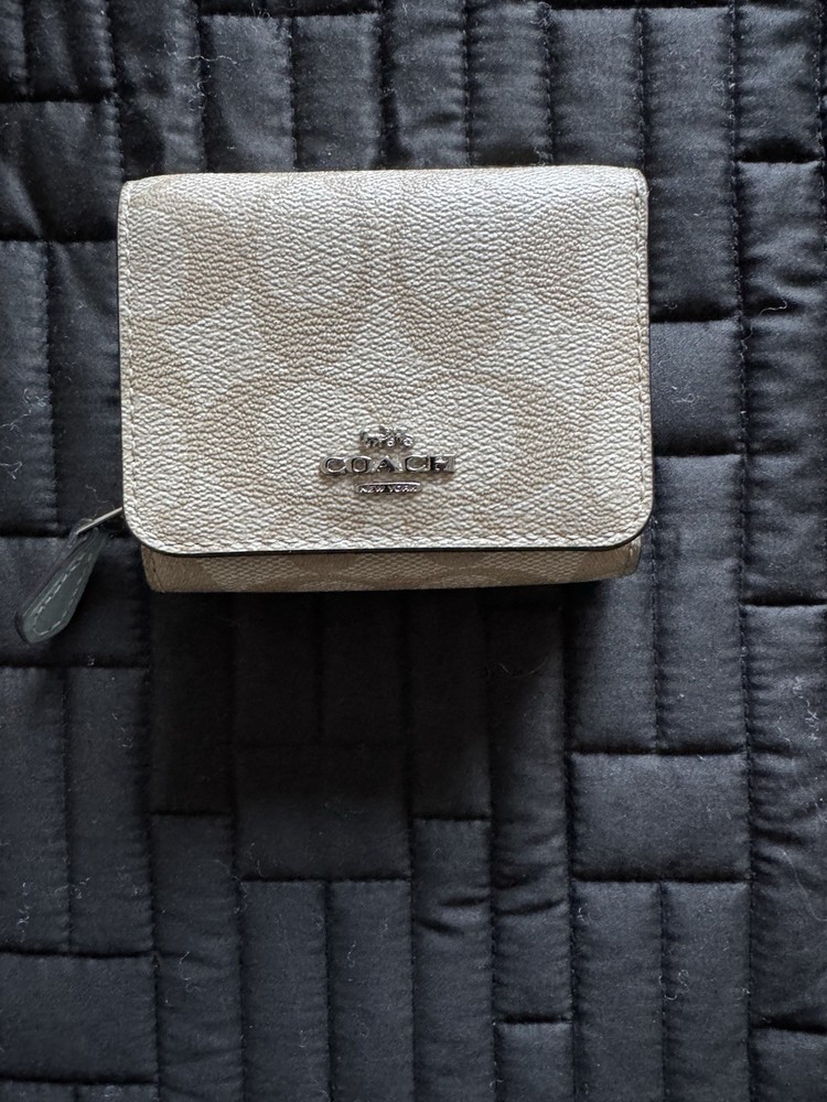 Coach Signature Small Trifold Wallet in Light Khaki Brown - Brand New