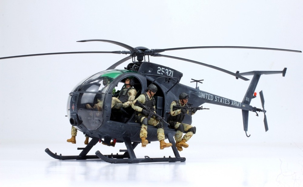 PreSale MH-6J Little Bird /w 2 Pilots & 4 Delta Forces 1:35 Pro Built Model-image