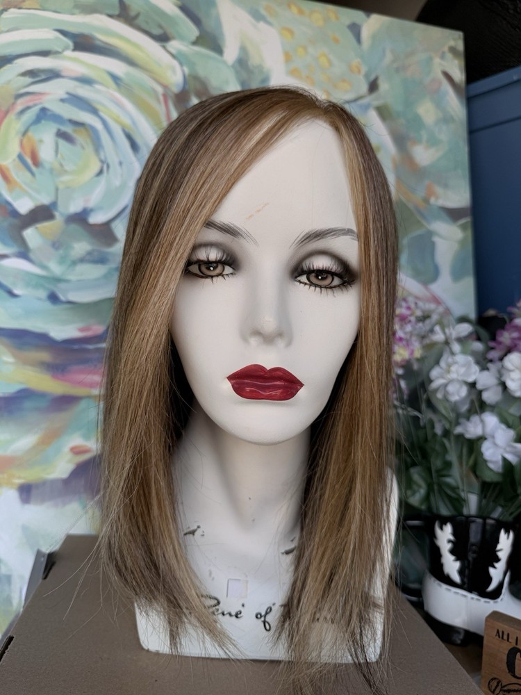 Raquel Welch Signature Collection Synthetic Wig Straight Blonde Highlighted NWT