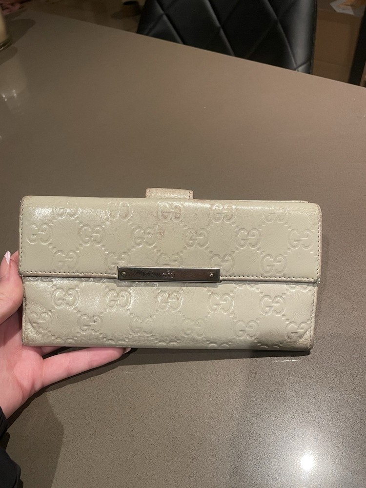 Gucci Beige Leather Monogram Bifold Purse/wallet Authentic