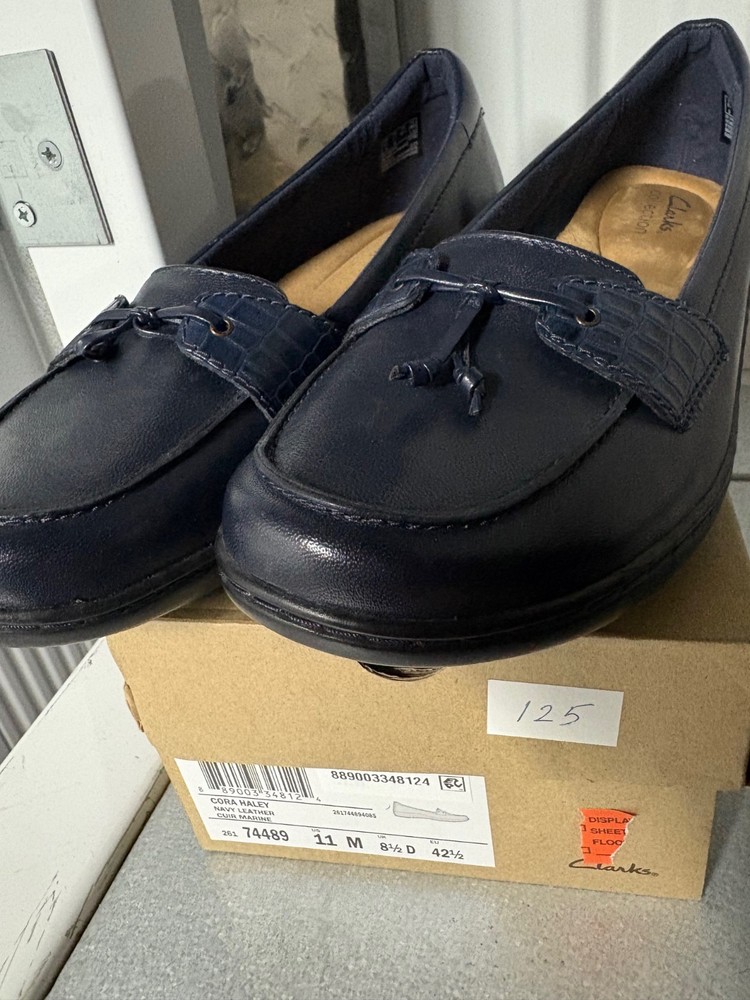 Clark’s Cora Haley Navy Leather loafers Women's Size 11