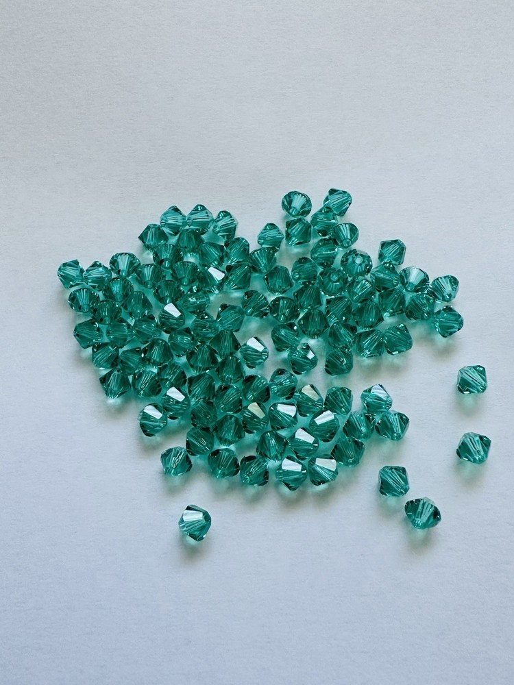 100pc Swarovski Crystal Light Emerald 4mm Bicone 5301Beads