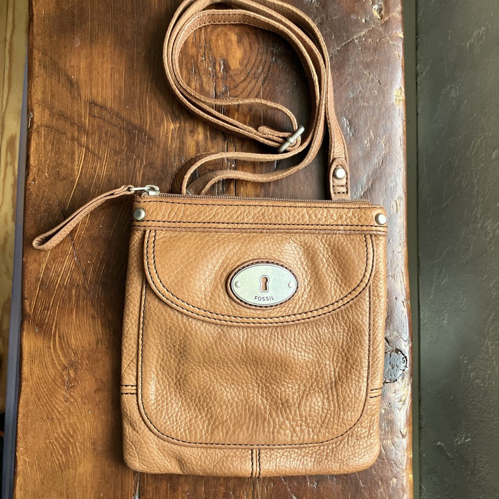 Vintage Fossil Tan Brown leather crossbody bag purse Logo Lined Pockets Strap