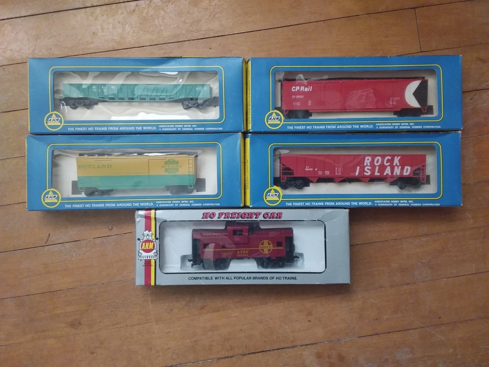 Lot Of 5 AHM HO Scale Train Cars Open Box Good Condition
