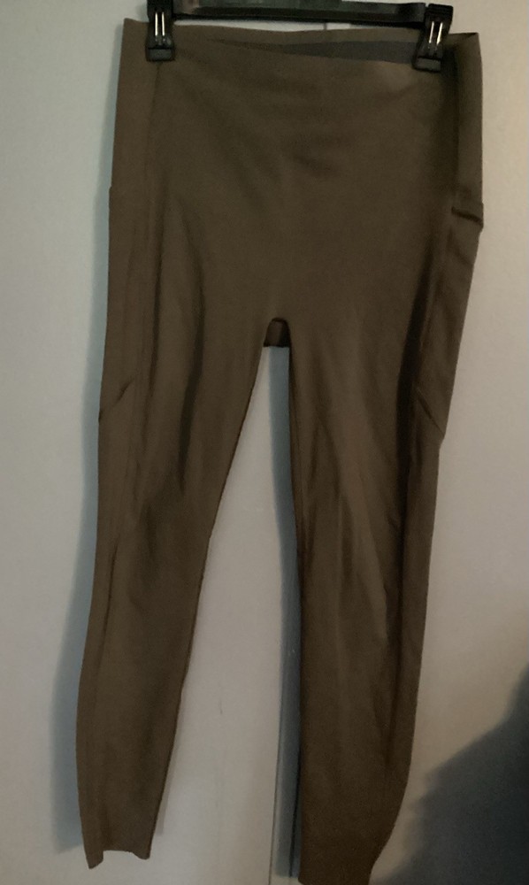 SPANX Every.Wear. Knockout Leggings in Bark Brown Size Medium