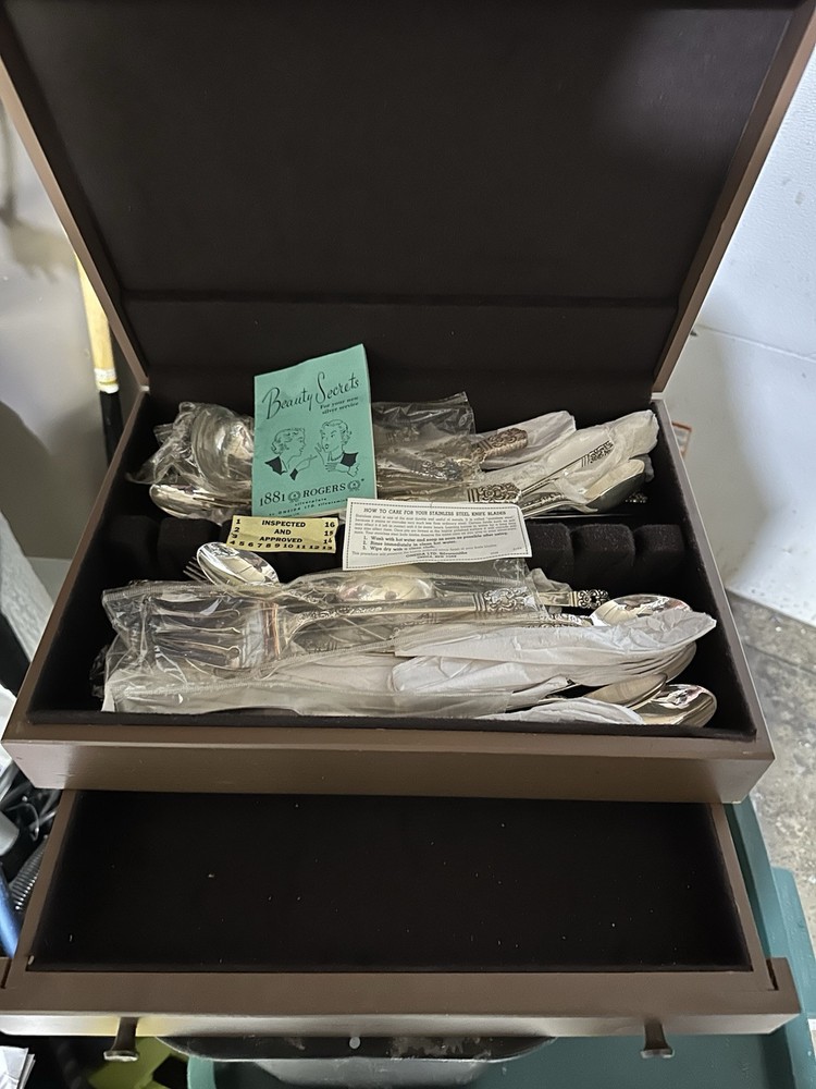 1881 Rogers Oneida Silverware Vintage Set – 70 Piece Flatware Collection