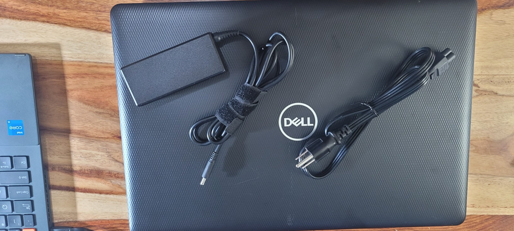 Dell laptop Inspiron 17 3000 Intel(R) Core i7-8565u CPU @1.80GHz (1.99GHz)
