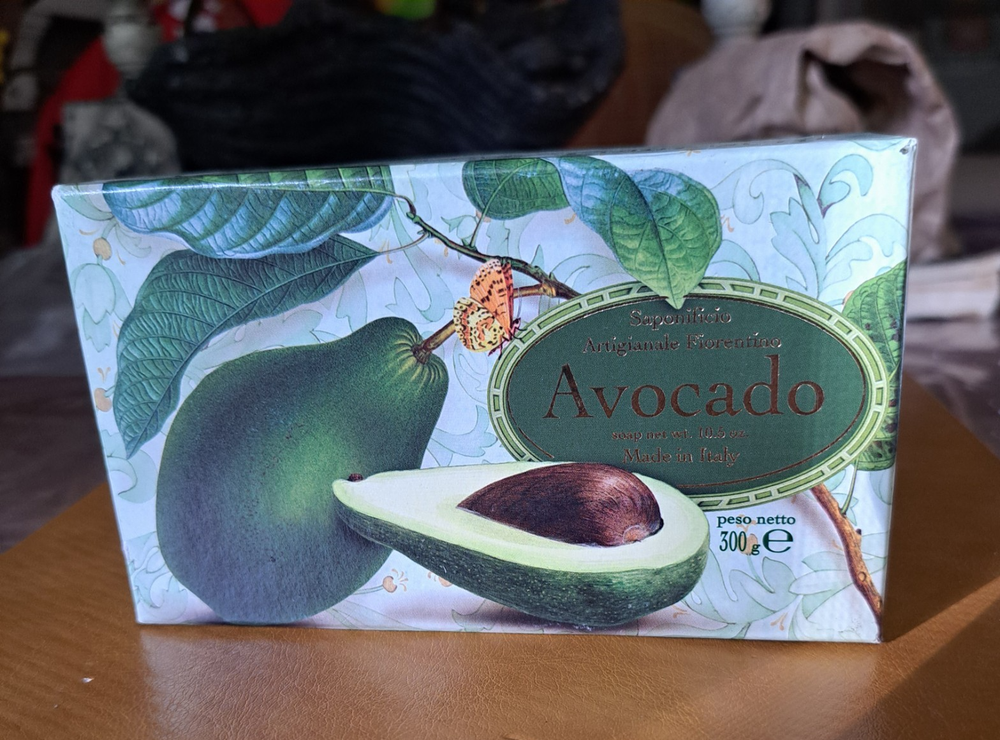 Avocado Moisturizing Soap Large 10.5oz. Bar Made In ITALY *Sealed New In Box
