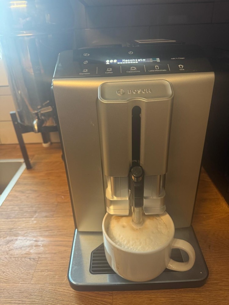 Bosch TIU20307 300 Series Fully Automatic Espresso Machine WITH CUP WARMER