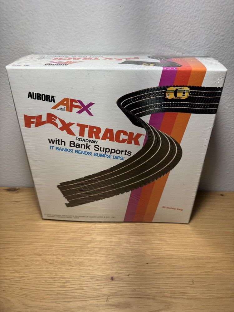 Aurora AFX Flex Track Set With Bank Supports New In Sealed Box