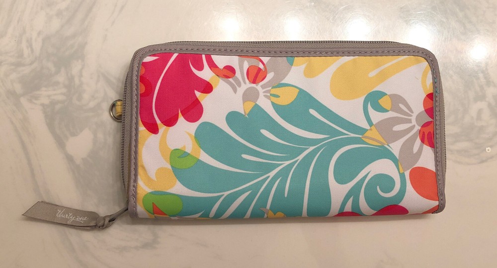 Thirty One Save Your Way Coupon Clutch Wallet with 31 Inserts in Island Damask Pattern-image