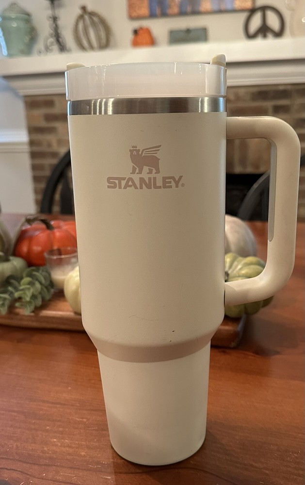 Stanley Quencher H2.0 FlowState Tumbler - 40oz (Cream)