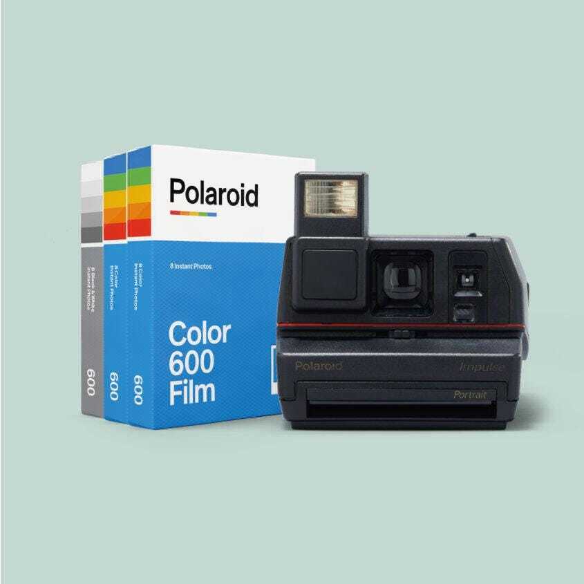 Polaroid impulse portait, polaroid 600, film 600 type, vintage camera, instant