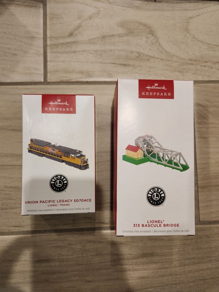 Hallmark Lionel® Train Union Pacific Legacy SD70ACE Gold & Bridge Ornaments