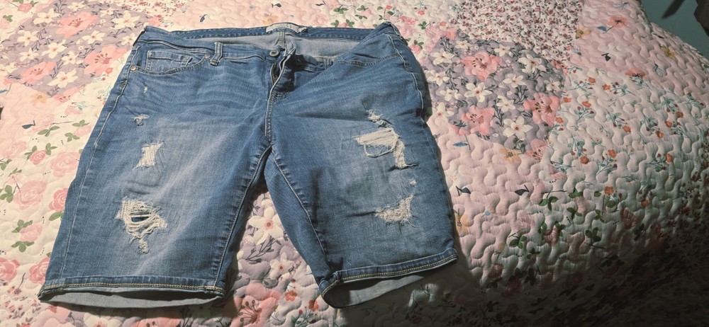 Torrid Denim Bermuda Distressed Plus Size 18 Blue Women's Shorts with Pockets