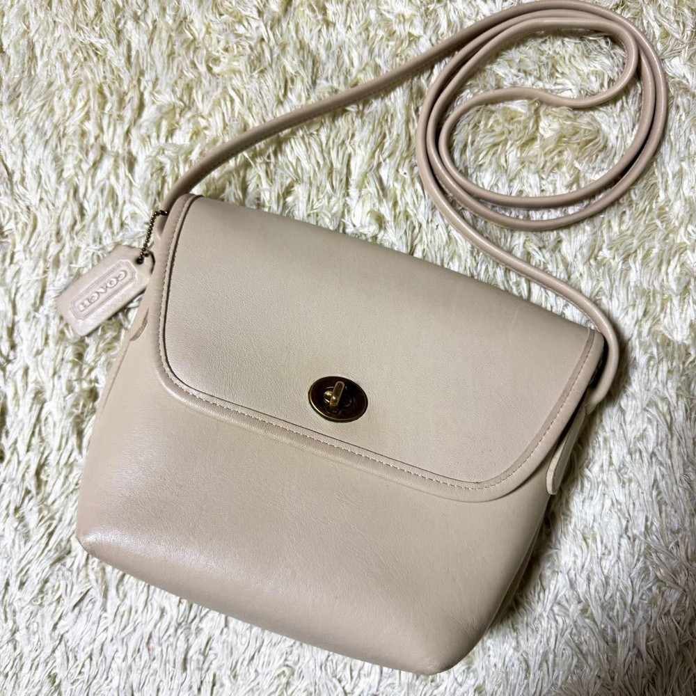 Vintage COACH Tan Leather Turn Lock Crossbody Shoulder Bag Ivo Pouch