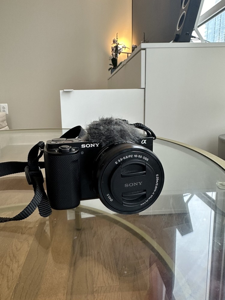 Sony zv-e10 mirrorless camera with 16-50mm lens