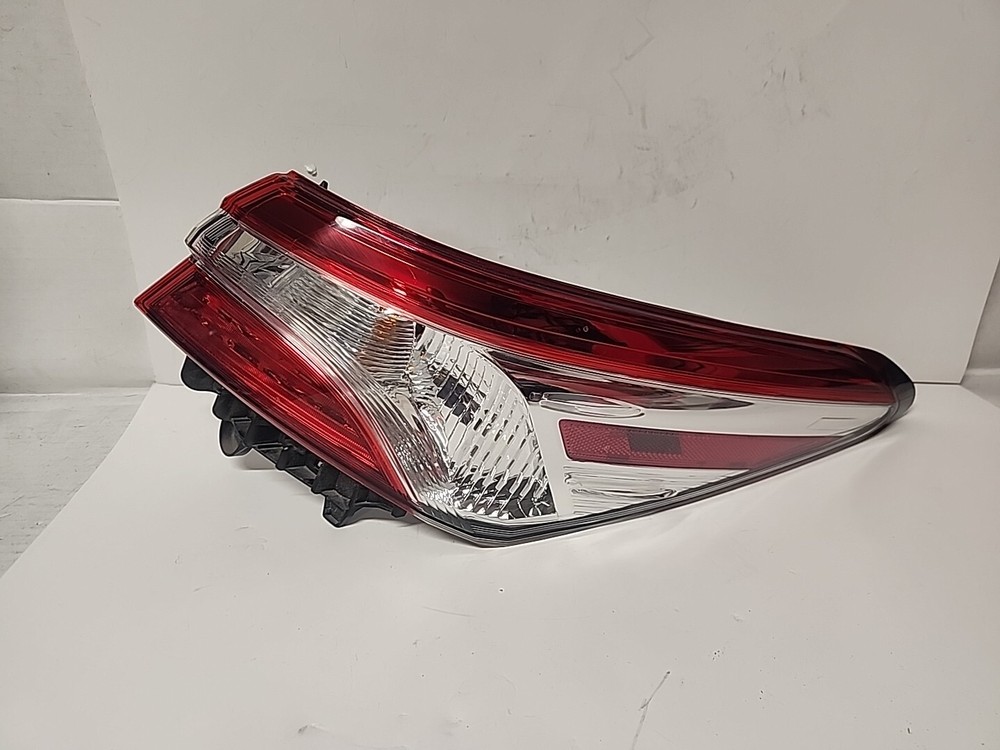2018-2020 Toyota Camry Right Rear LED Taillight OEM L055 USA