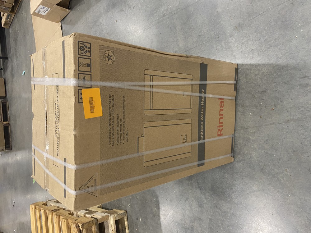 Rinnai 140,000 BTU Non condensing Propane Indoor Tankless Water Heater RE140IP