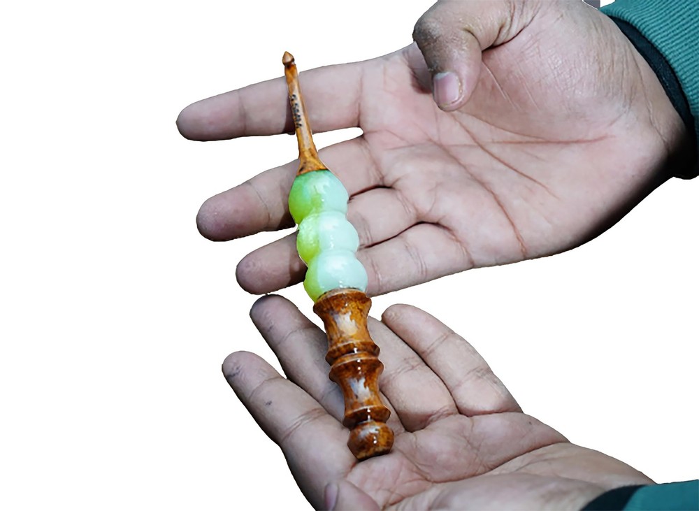 7-Inch Ergonomic Resin Mix Handmade Crochet Hooks for Knitting