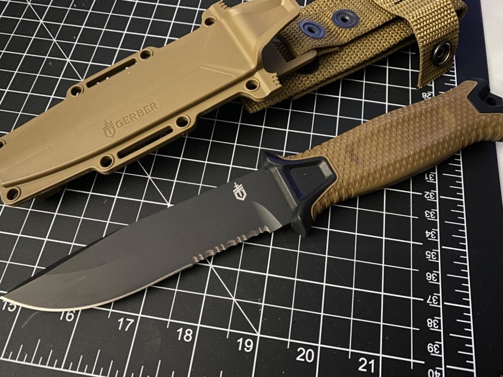 Gerber Gear StrongArm Fixed-Blade Knife Coyote Brown, Serrat