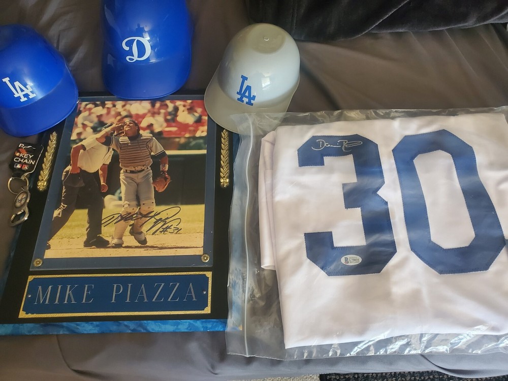 Mike Piazza RARE Los Angeles Dodgers AUTO 8x10 Framed Photo. Also Dave Roberts..