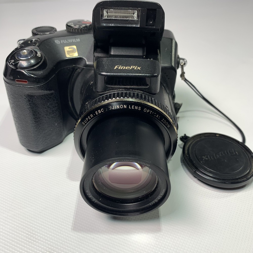 Fujifilm FinePix S7000 6.3MP 19X Zoom Digital Camera For Parts or Repair