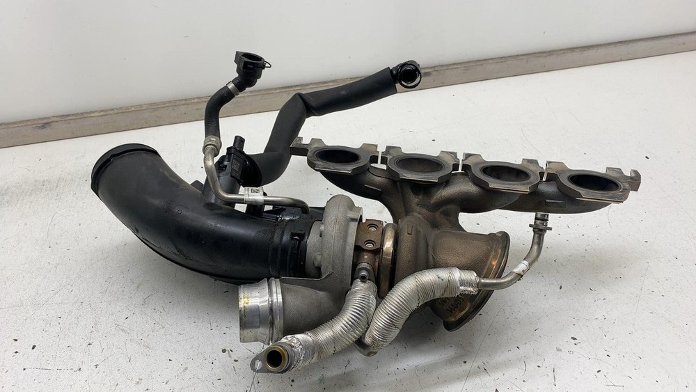 2018 2019 BMW 530e Turbocharger Exhaust Manifold w/ Air Intake Resonator & Hose