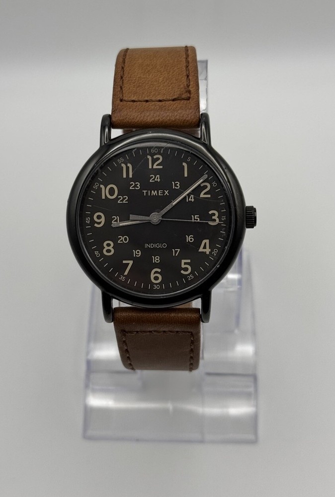 Timex Easy Reader Men's TW2T30500 Indiglo Leather Quartz Analog Wrist Watch