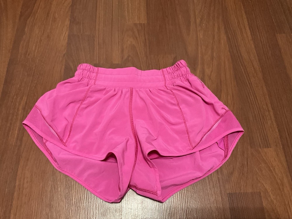 LuluLemon Hotty Hot Athletic Shorts Size 2 Sonic Pink  2.5 Inch Inseam