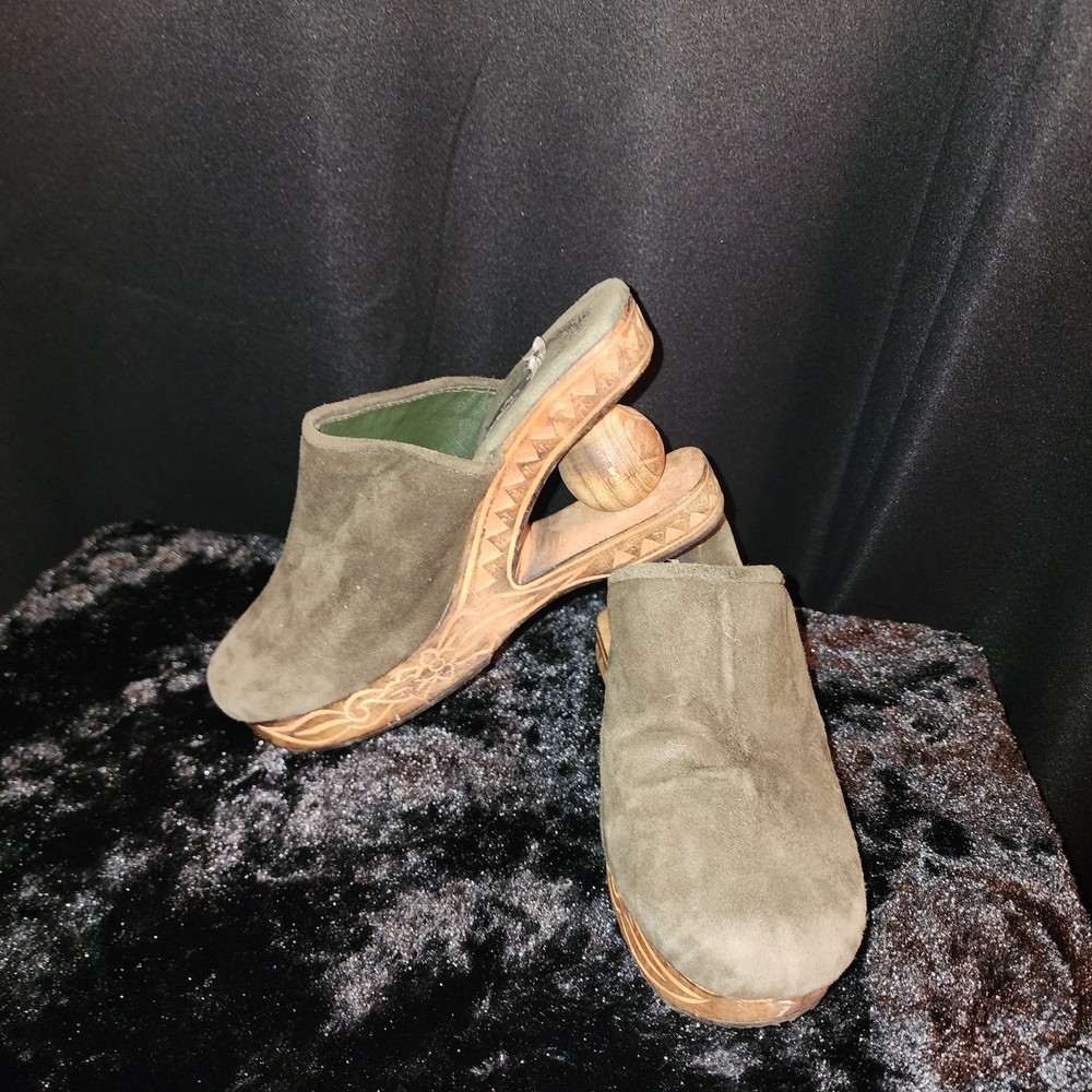 Cha Cha Made in Indonesia Green Wood Wedges Size 8