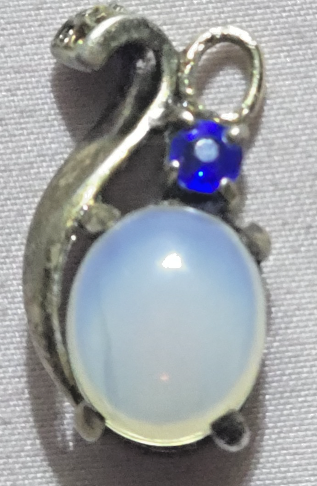 Vintage 1946 Trifari Alfred Phillippe Jelly Belly Moonstone Pendant Necklace 1 Inch