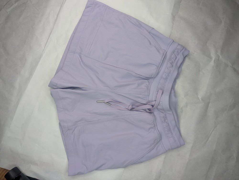 Lulmon Dance Studio High-Rise 3.5 Shorts Size 4