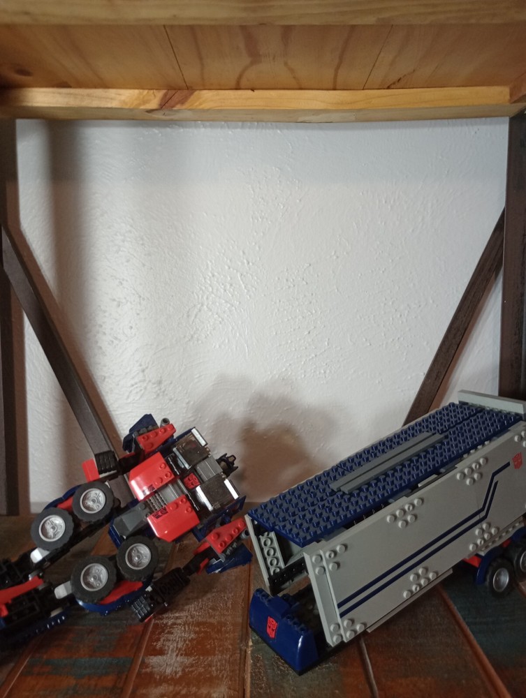 Not L EGO . Optimus Prime Build Block For Parts