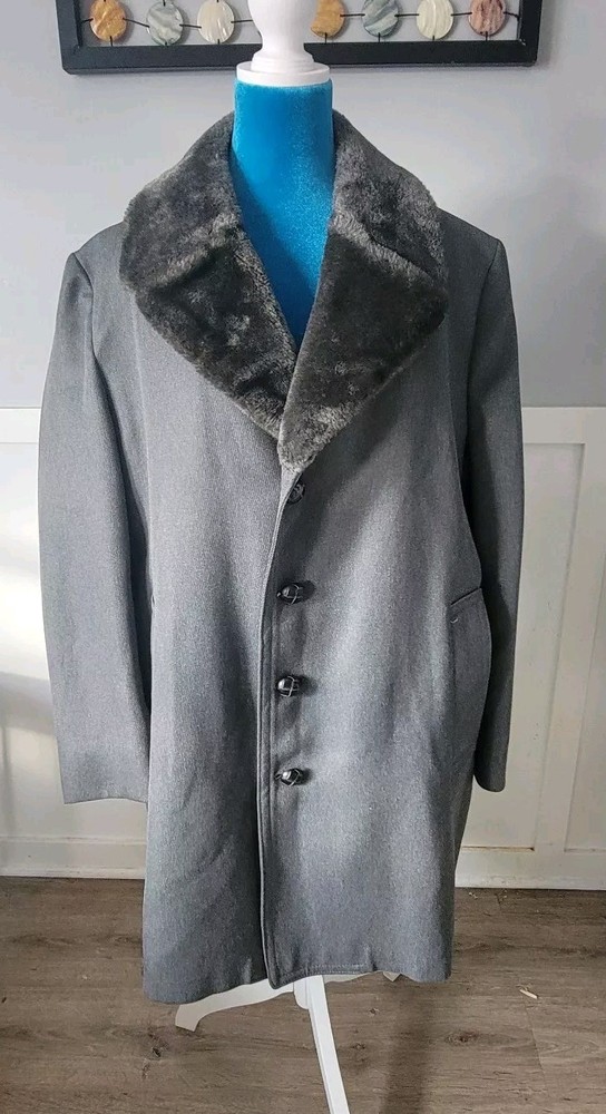 Vintage London Fog Men’s Faux Fur Lined Overcoat Size 40 Short