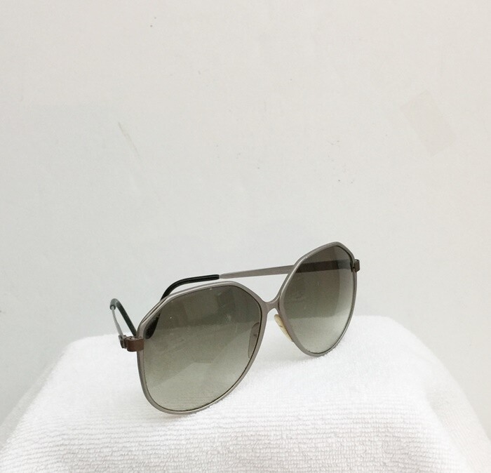 Marchon Sunglasses Unisex Aviator Metal Frame Made Italy Lens Scratches Vintage