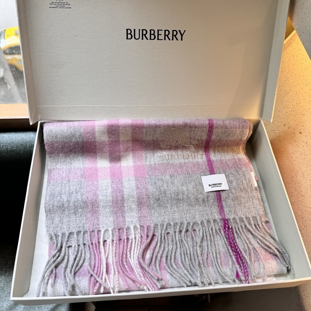 Burberry camel pink plaid scarf size 35 * 180